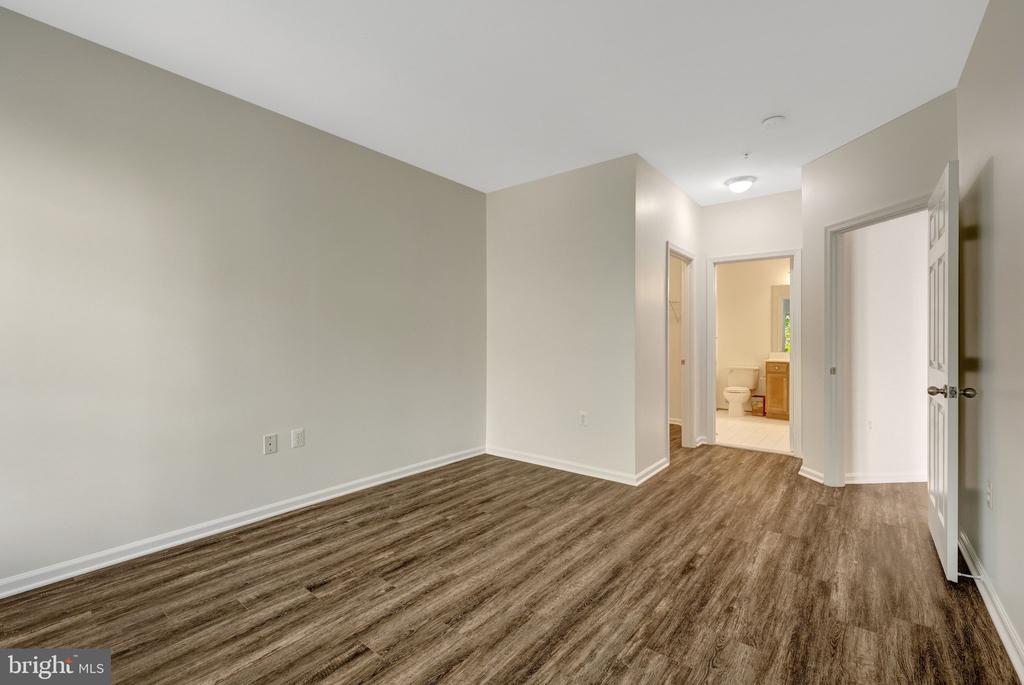 1511 N POINT DRIVE Unit: 203