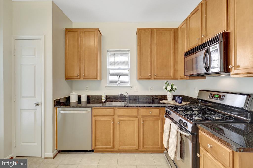 1511 N POINT DRIVE Unit: 203