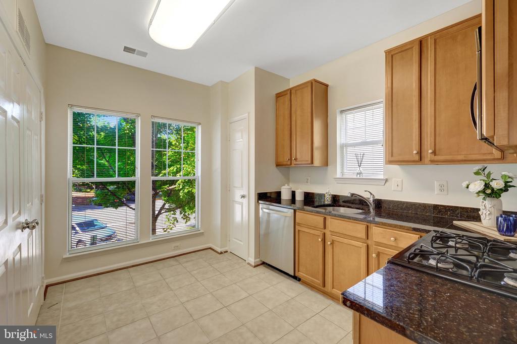 1511 N POINT DRIVE Unit: 203