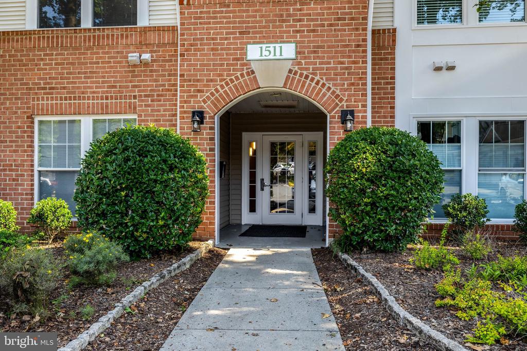 1511 N POINT DRIVE Unit: 203