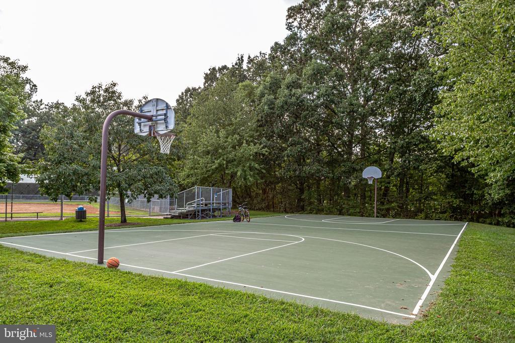 1511 N POINT DRIVE Unit: 203