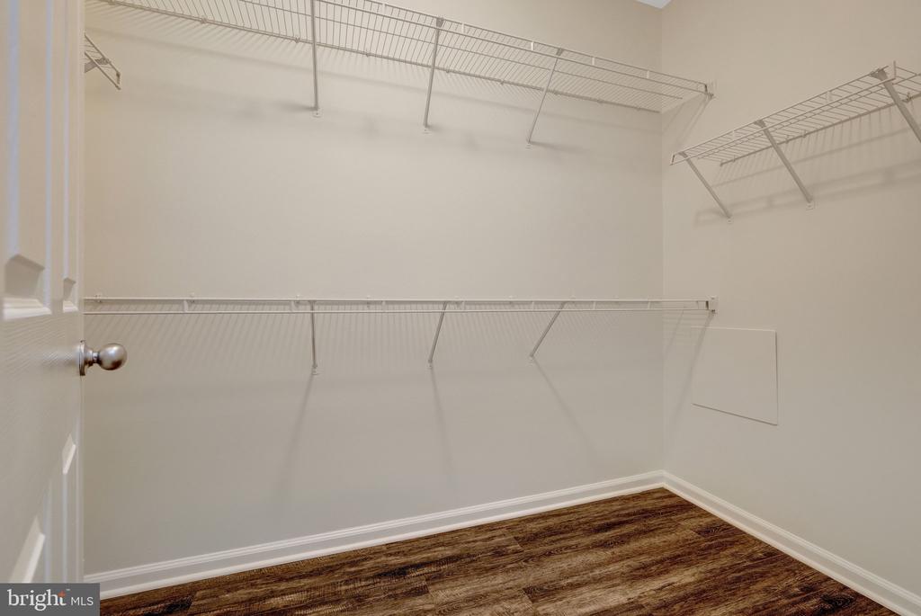 1511 N POINT DRIVE Unit: 203