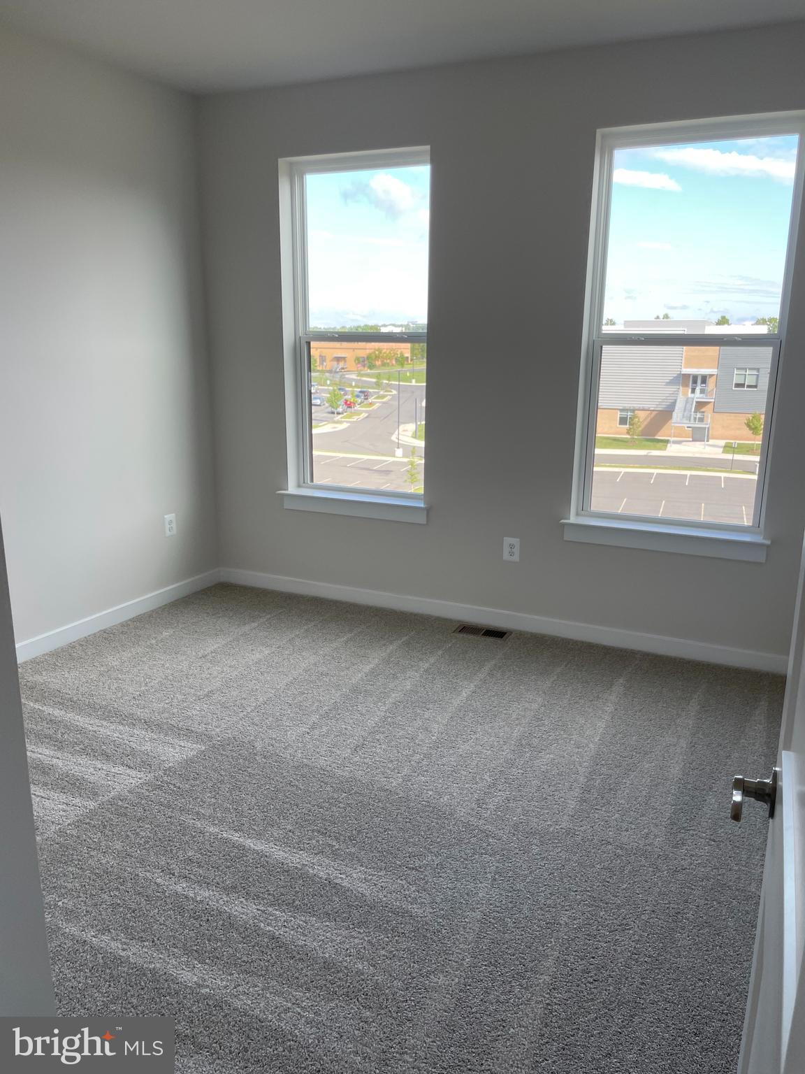 44526 Wolfhound Square