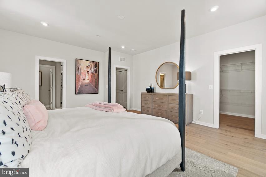 44526 Wolfhound Square