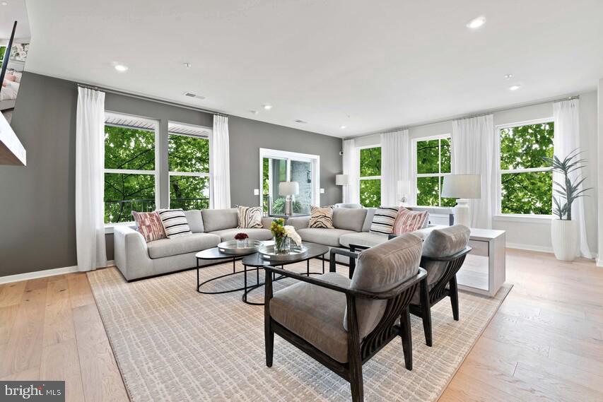 44526 Wolfhound Square