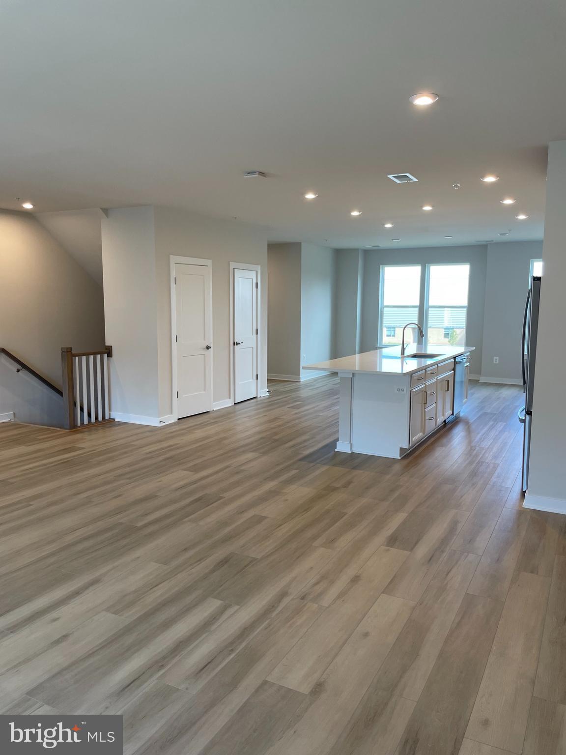 44526 Wolfhound Square