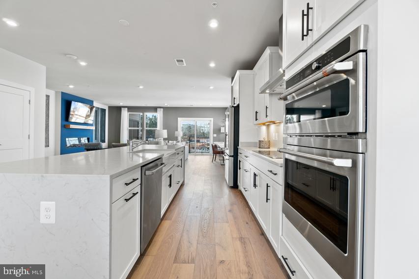 44526 Wolfhound Square