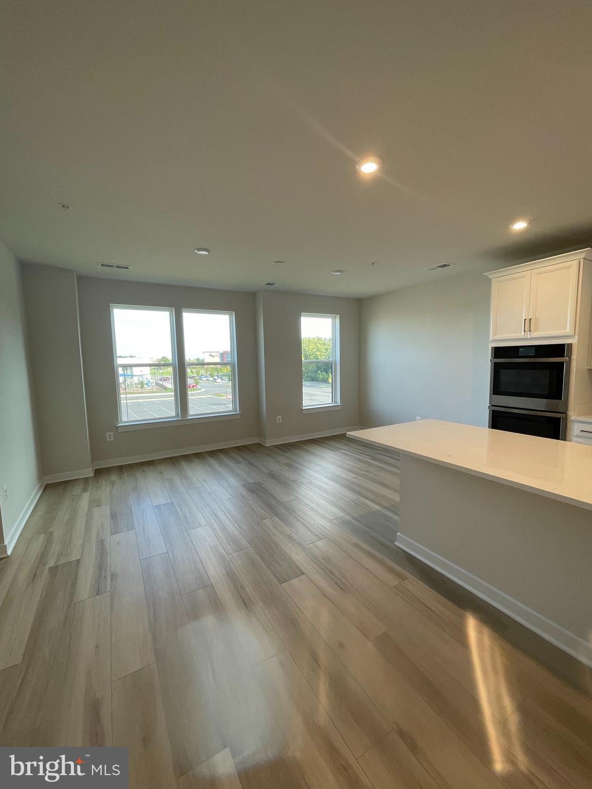 44526 Wolfhound Square
