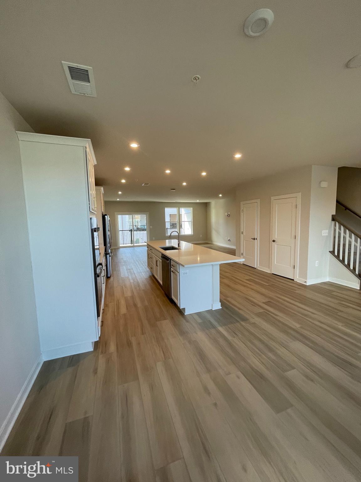 44526 Wolfhound Square