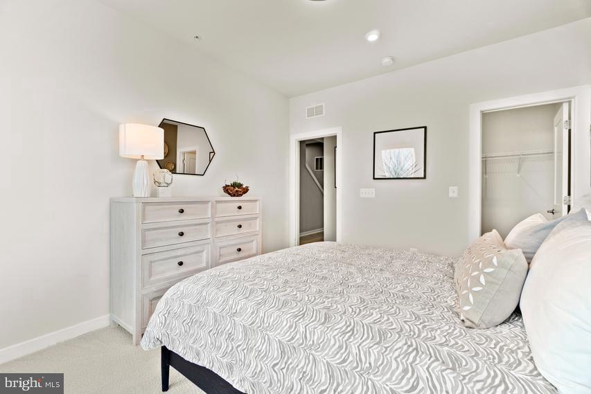 44526 Wolfhound Square