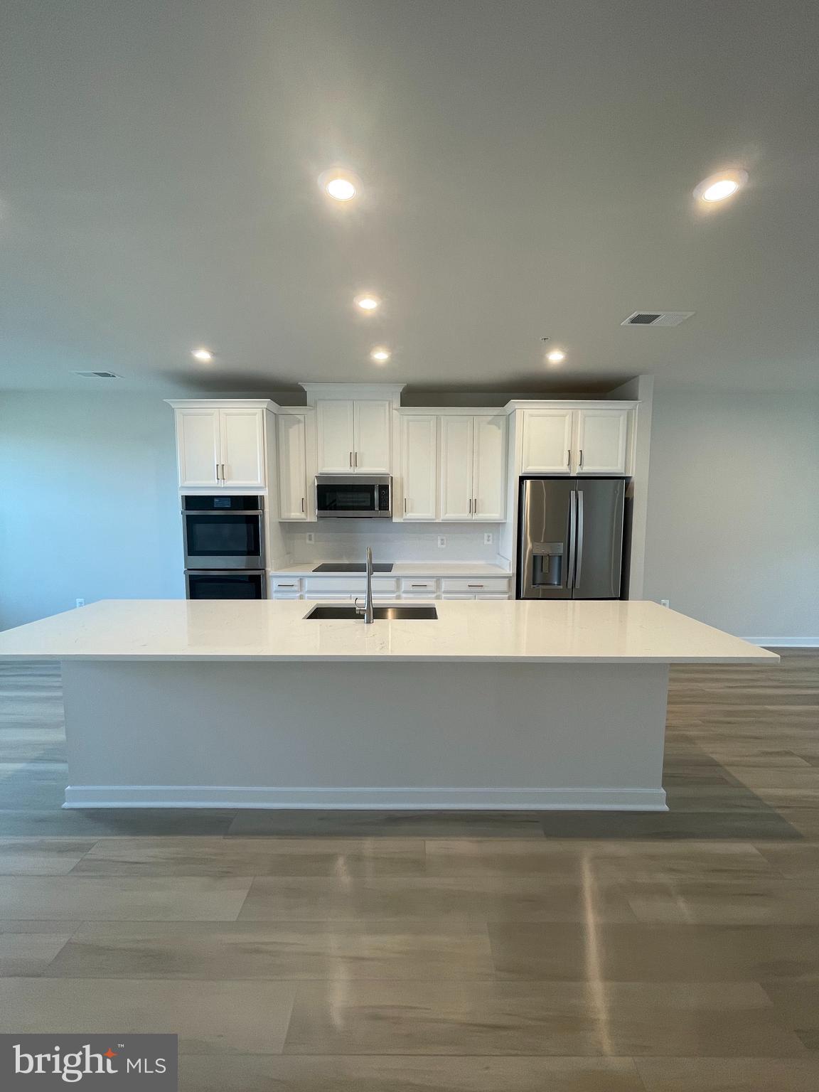 44526 Wolfhound Square