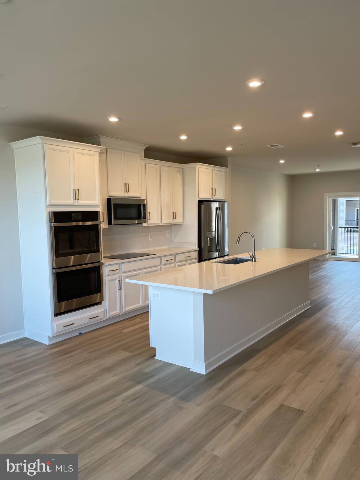 44526 Wolfhound Square