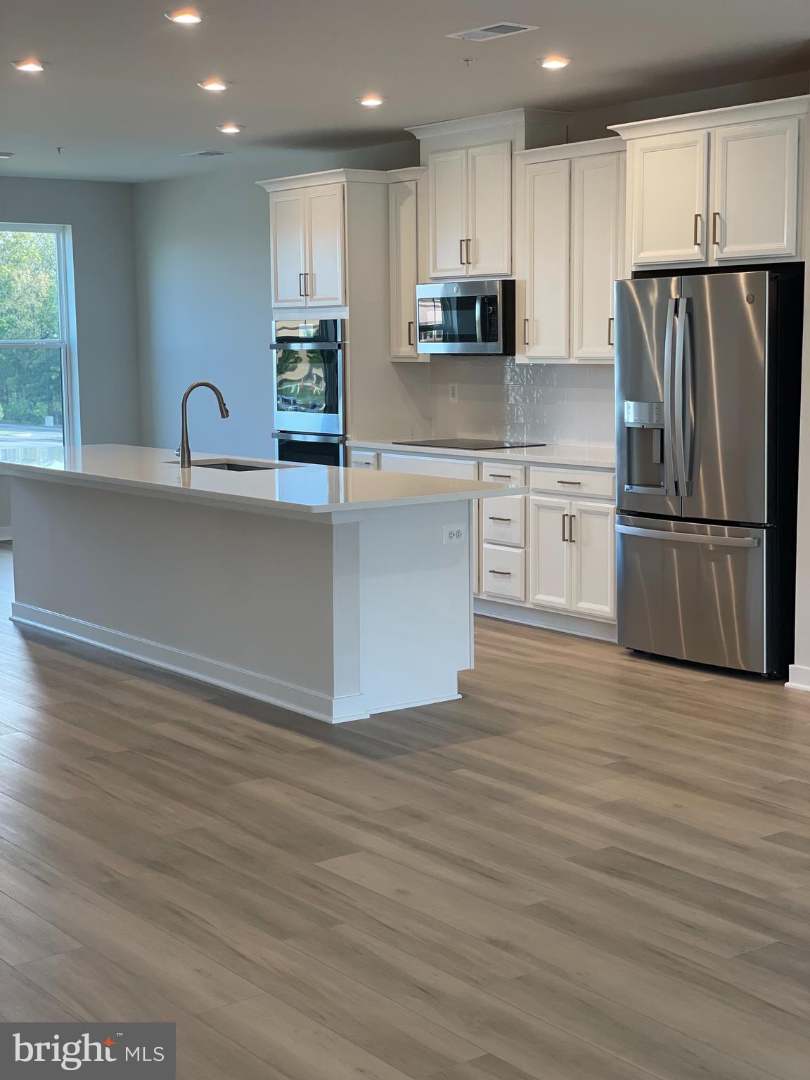 44526 Wolfhound Square