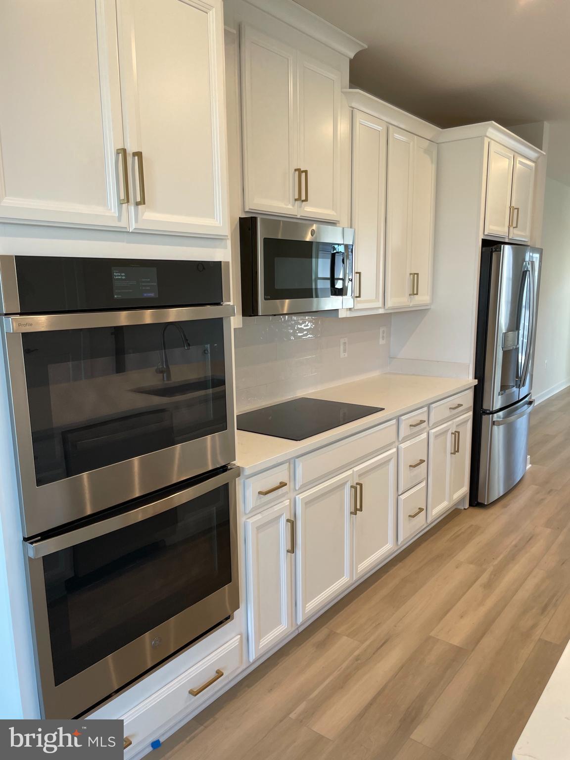 44526 Wolfhound Square