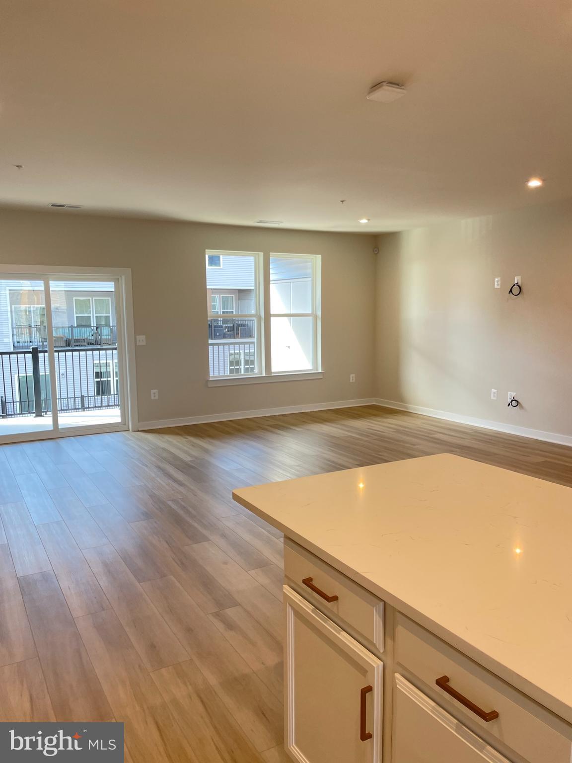 44526 Wolfhound Square