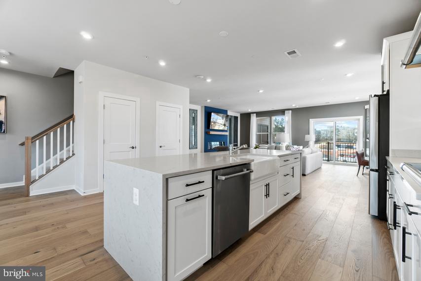 44526 Wolfhound Square