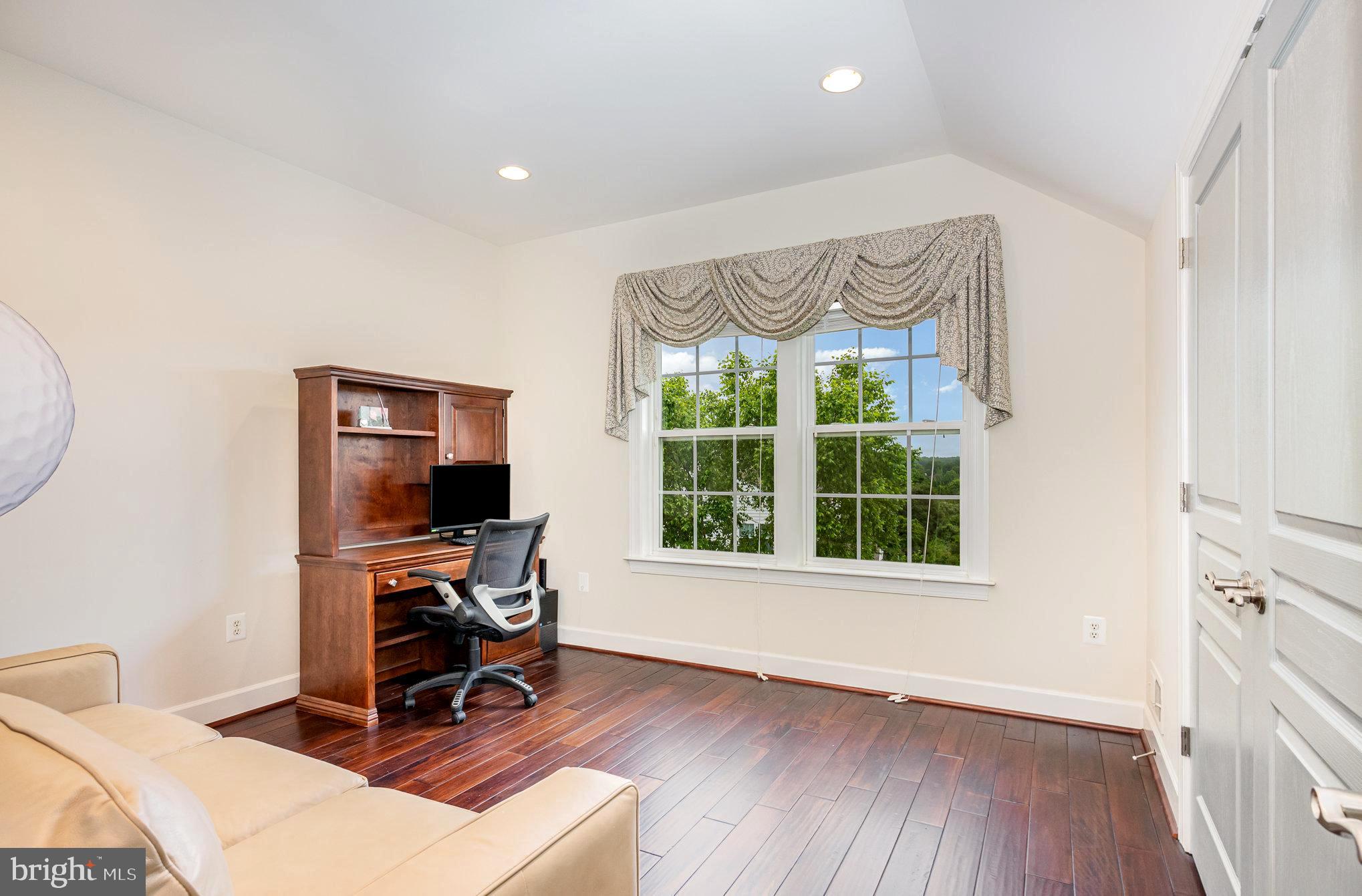 23044 CREIGHTON FARMS DRIVE