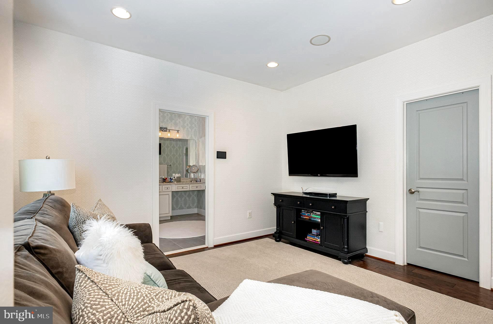 23044 CREIGHTON FARMS DRIVE