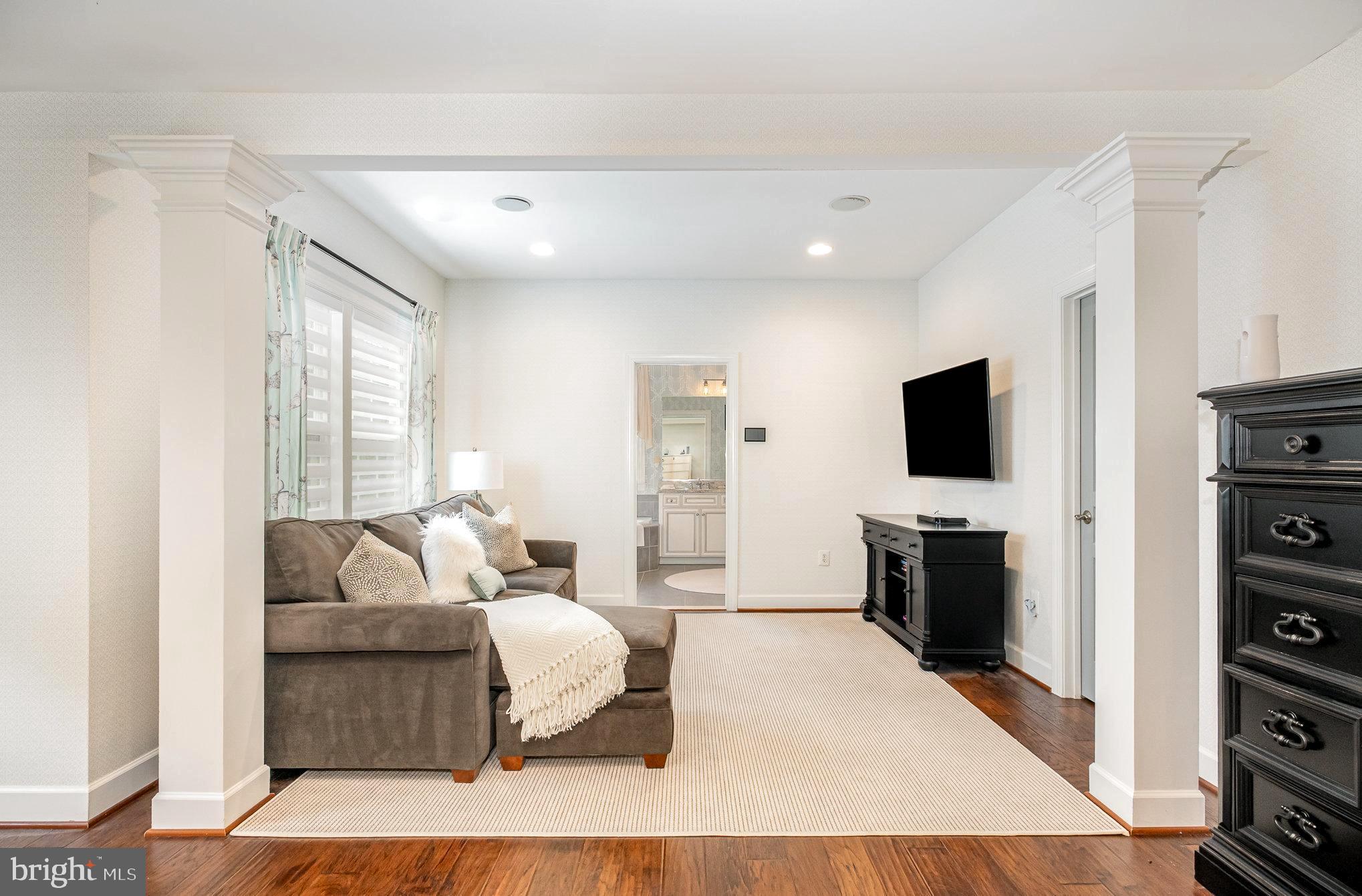 23044 CREIGHTON FARMS DRIVE