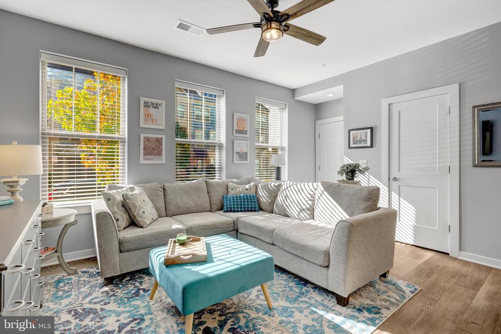1130 MADEIRA TERRACE SE