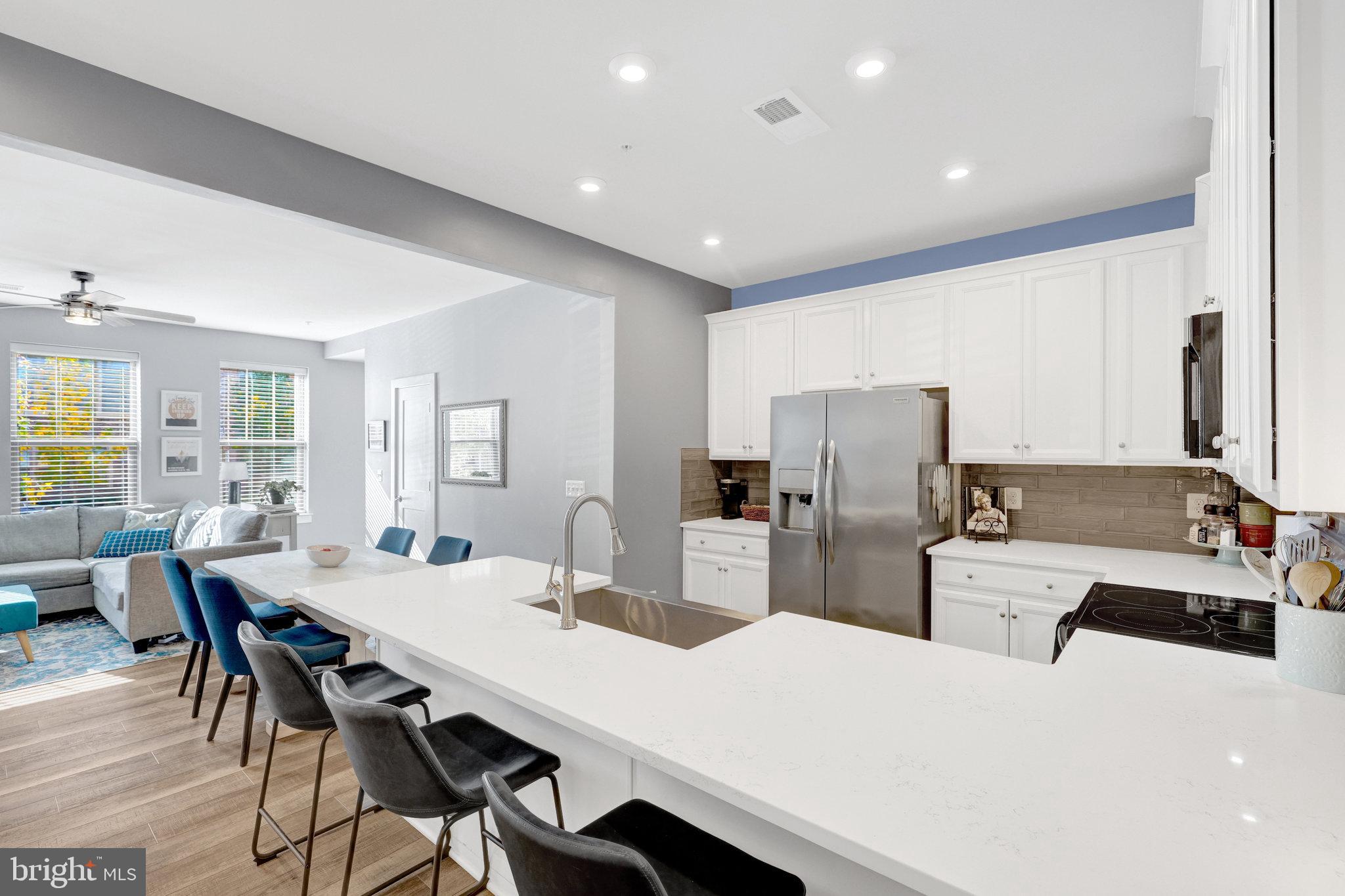 1130 MADEIRA TERRACE SE