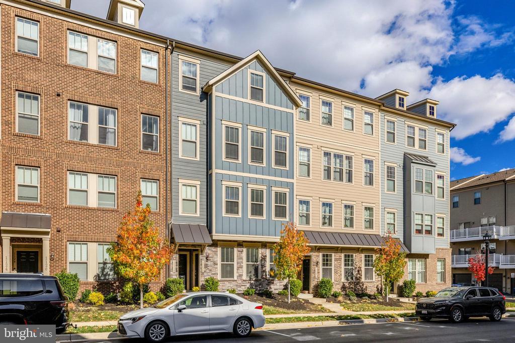 1130 MADEIRA TERRACE SE