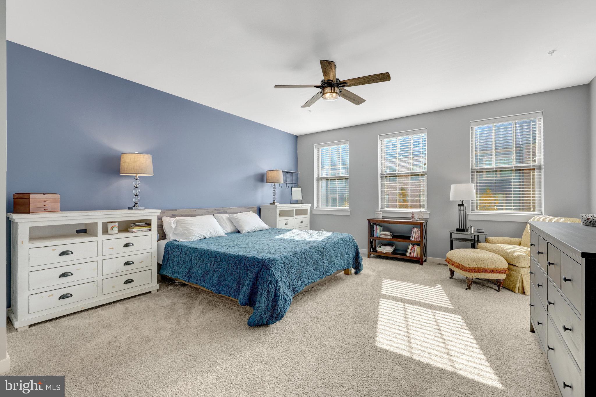 1130 MADEIRA TERRACE SE