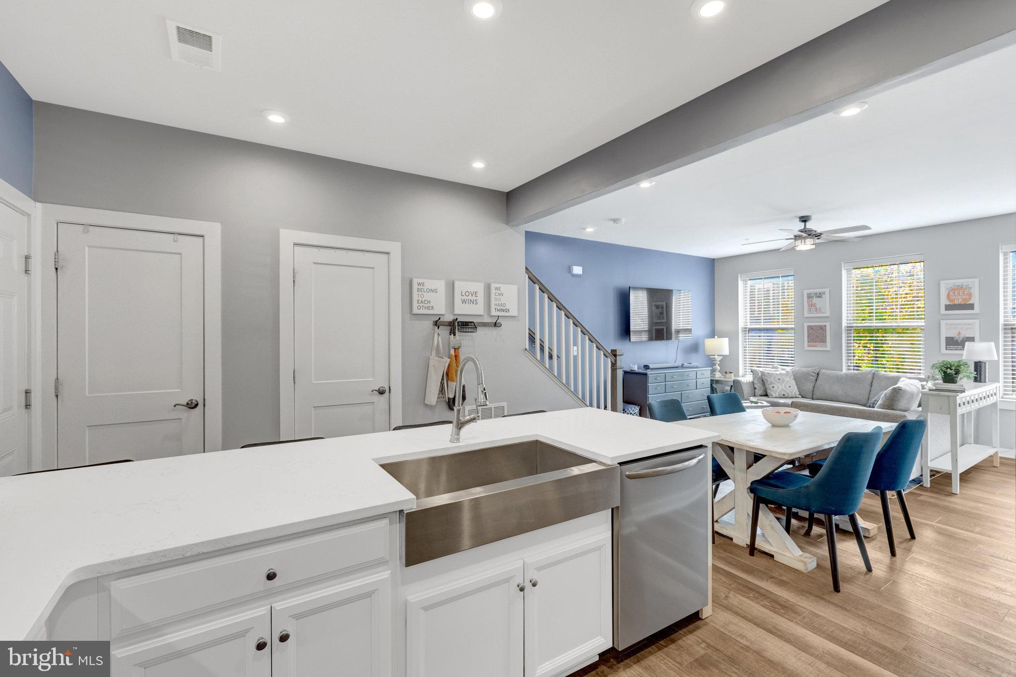 1130 MADEIRA TERRACE SE