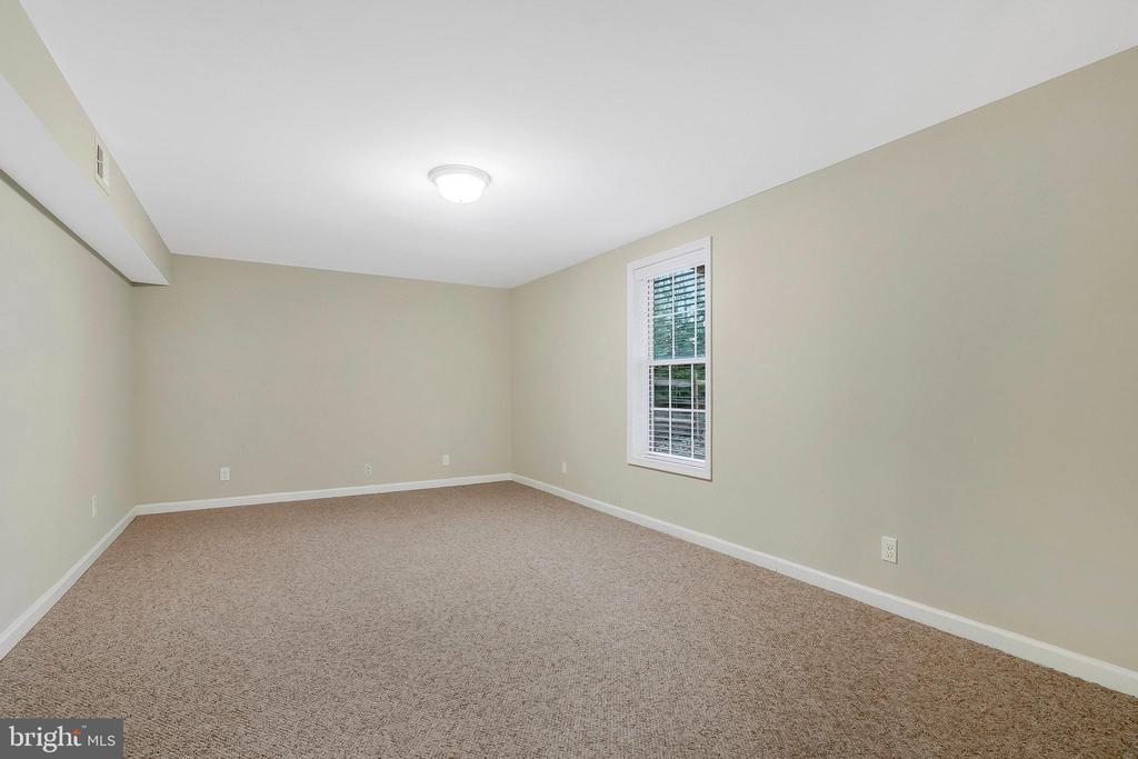 9335 CAMPHOR CT