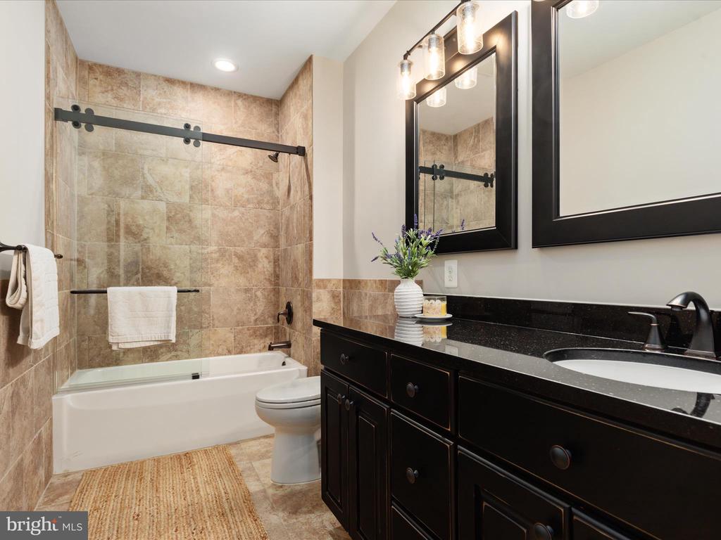 14475 Bluff Point Ct