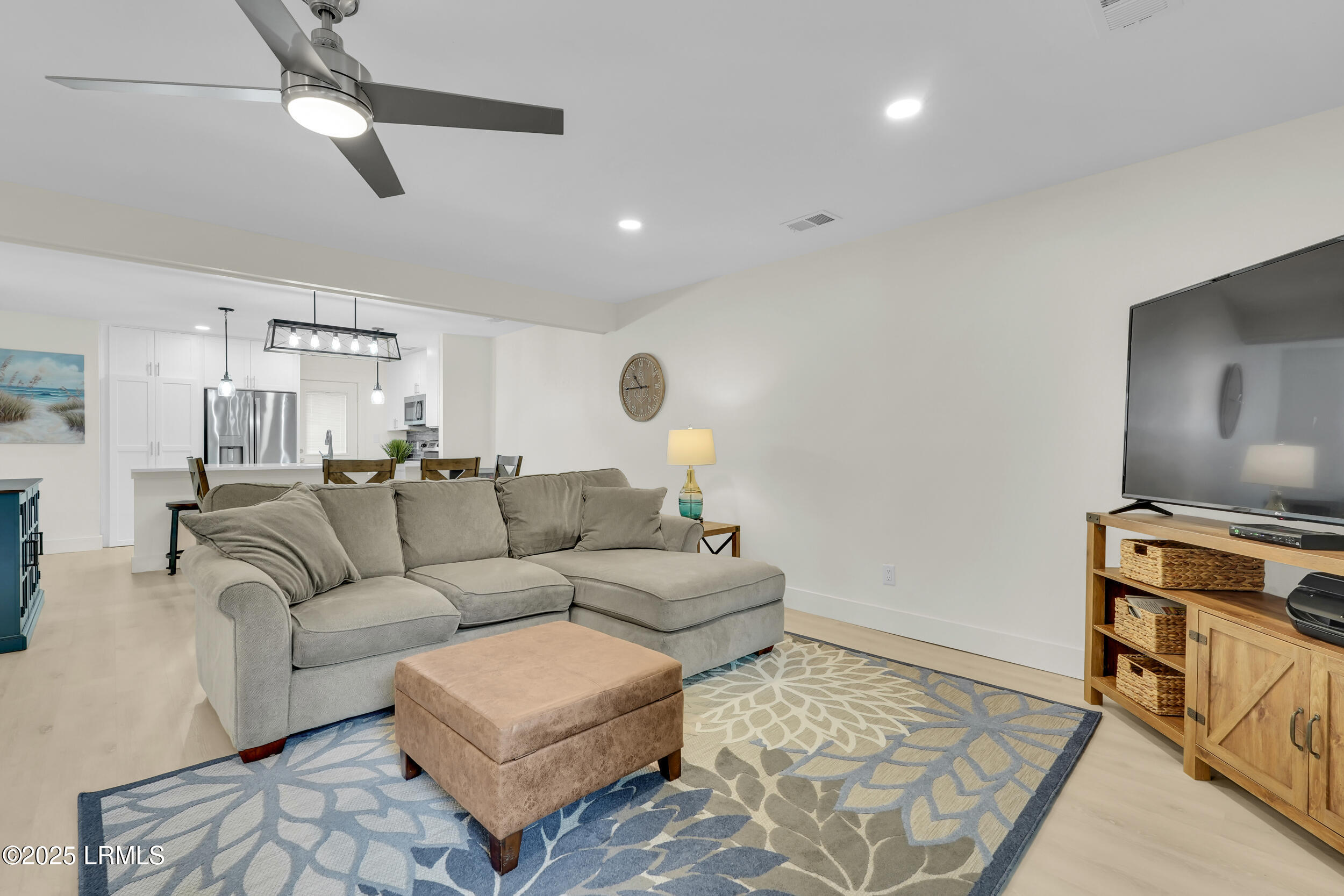 45 Queens Folly Road, 613