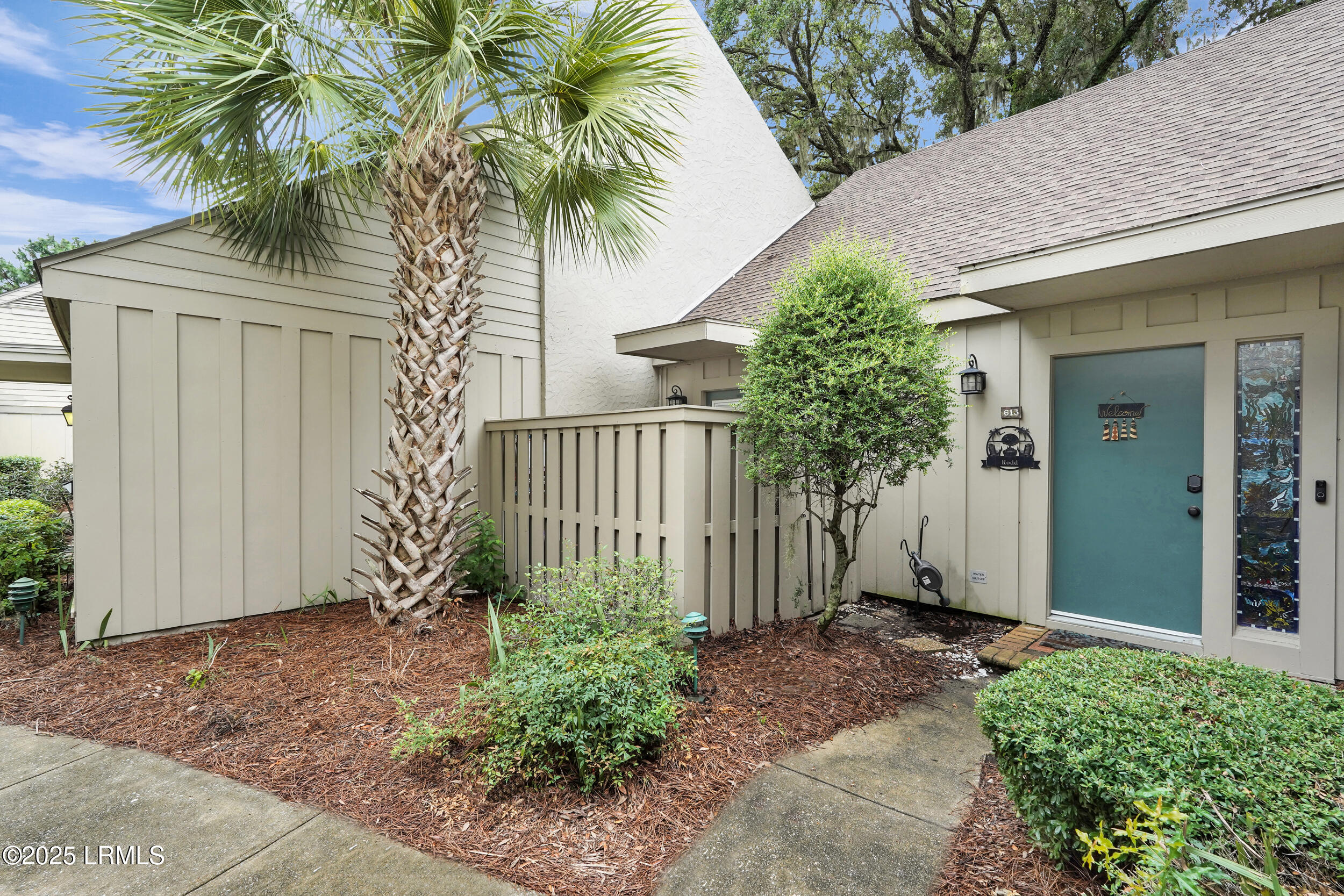 45 Queens Folly Road, 613