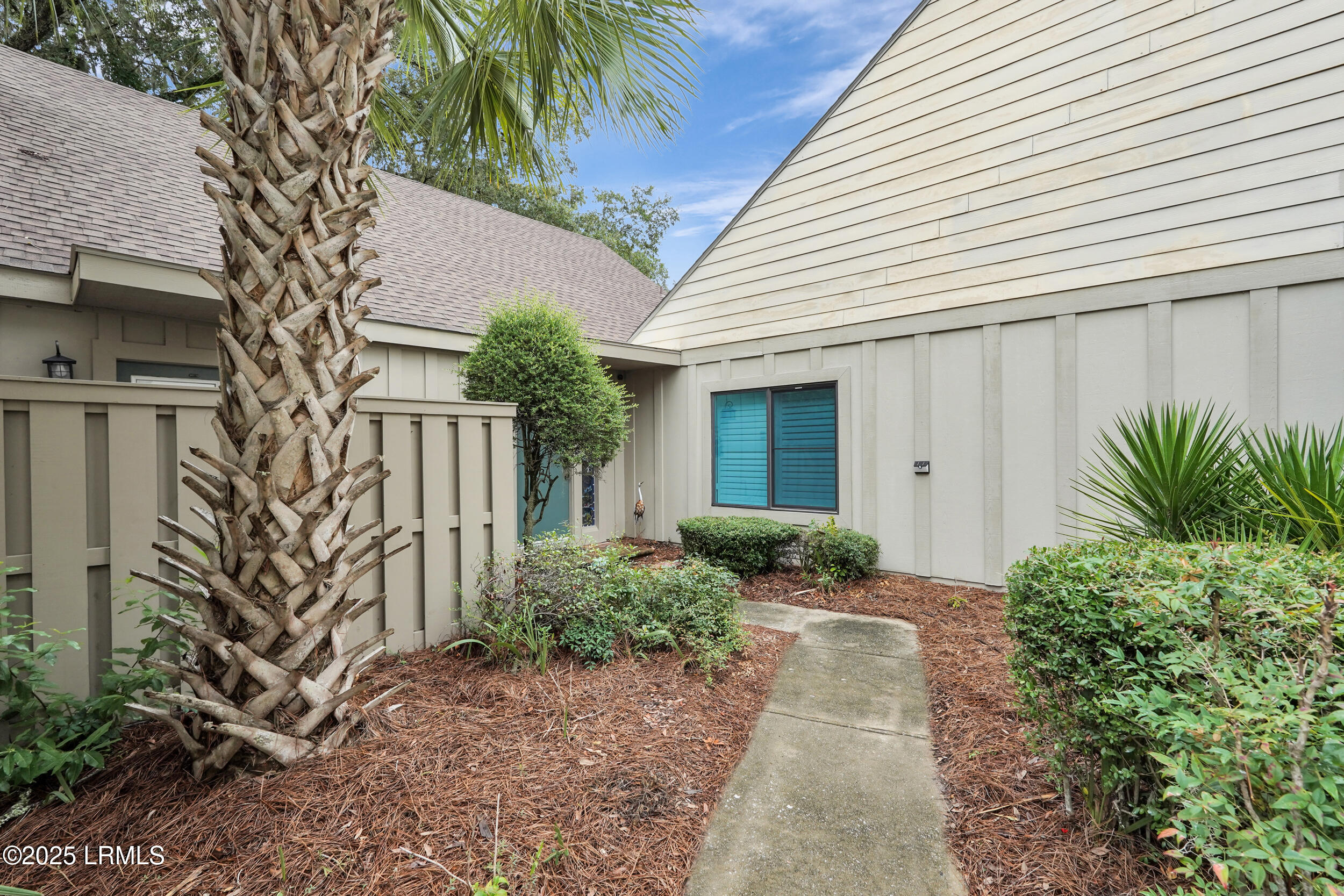 45 Queens Folly Road, 613