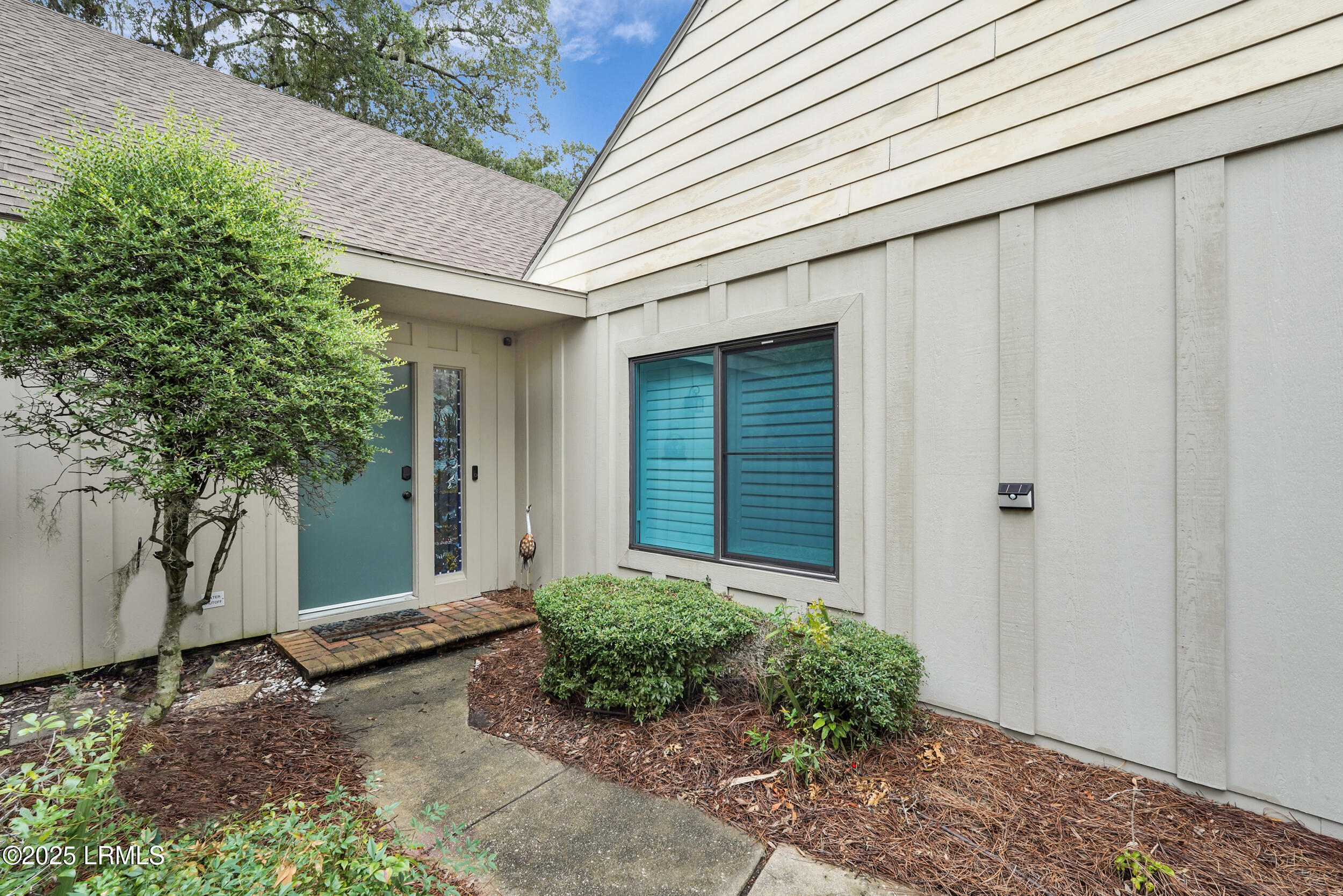 45 Queens Folly Road, 613