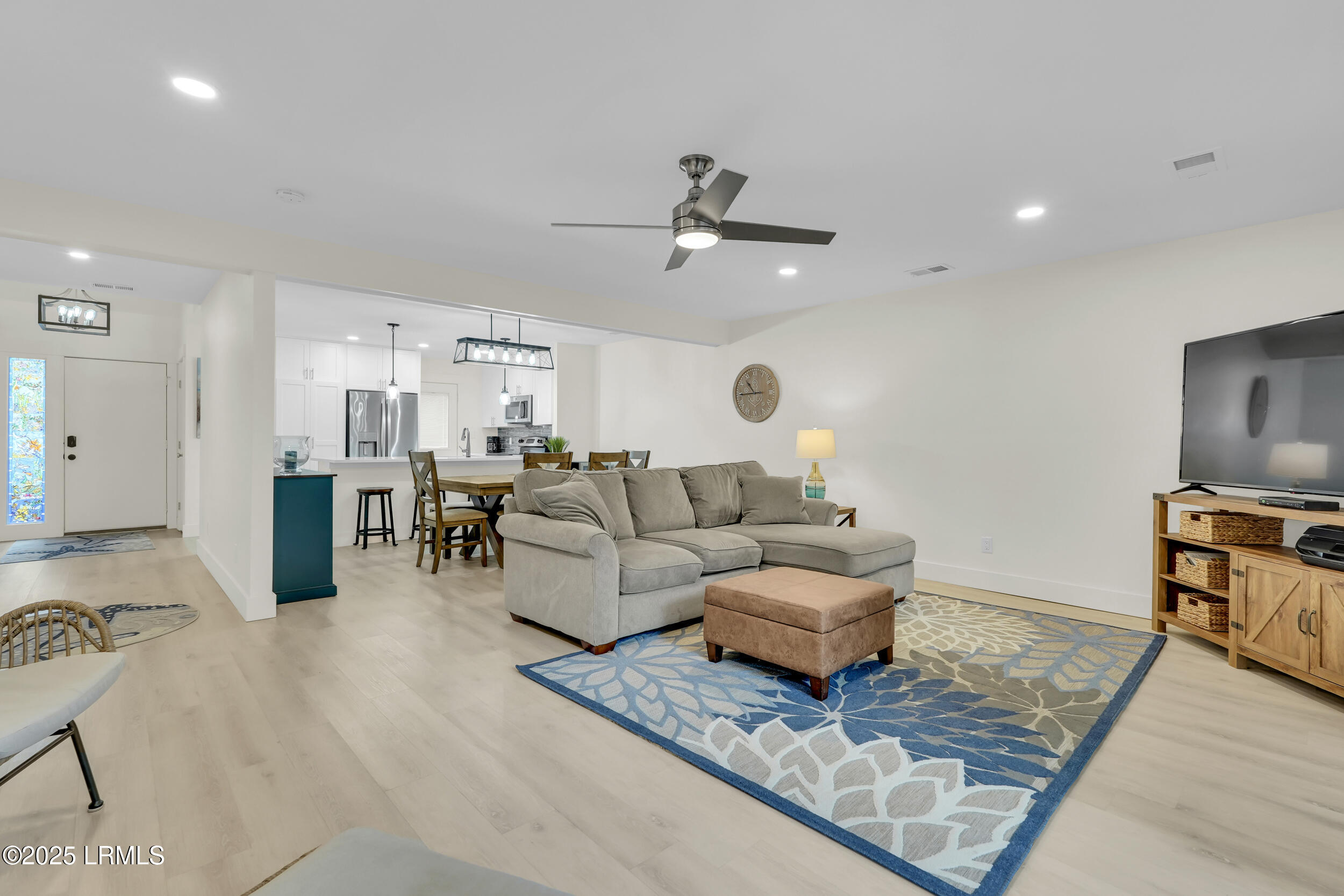 45 Queens Folly Road, 613