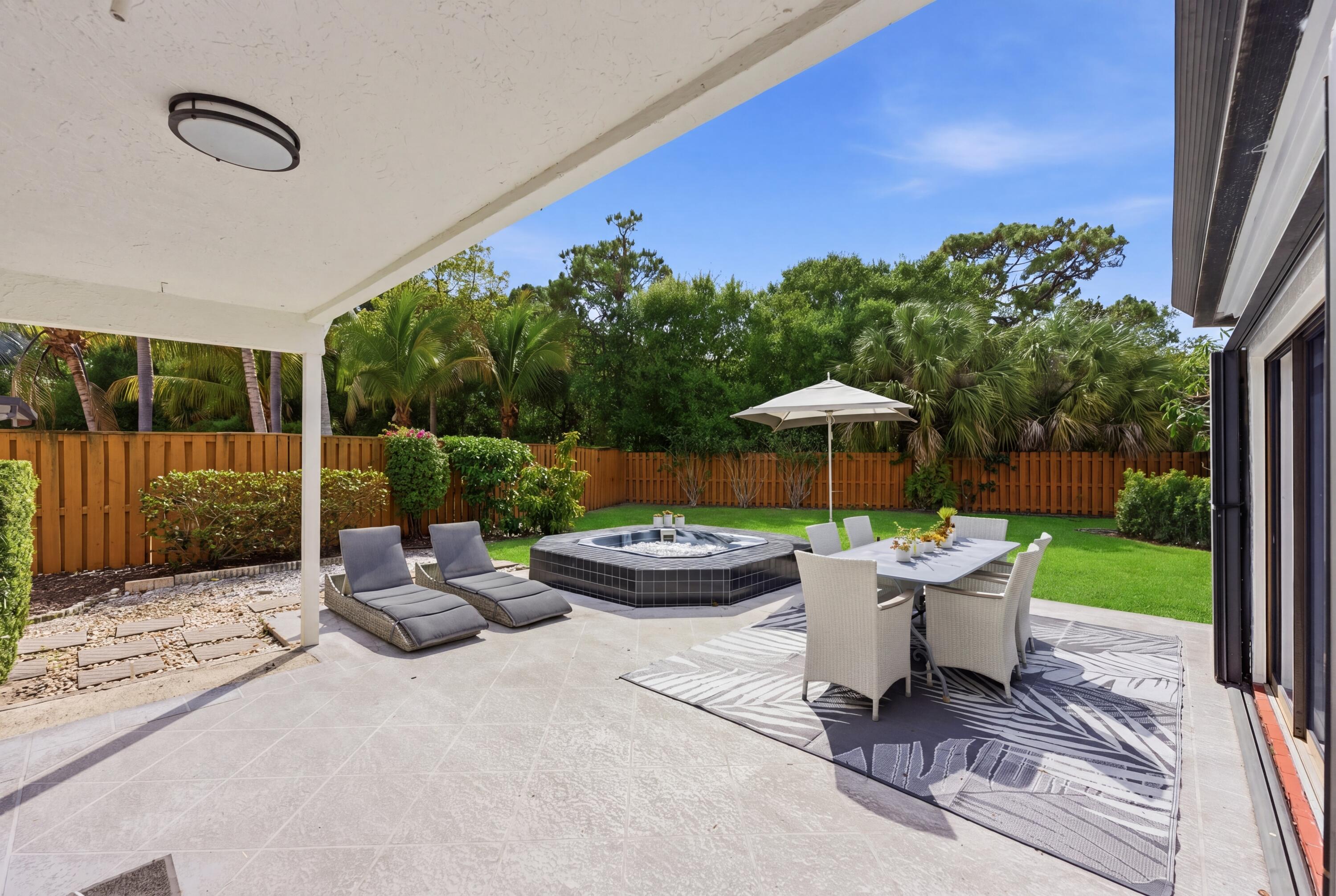 2596 La Cristal Circle