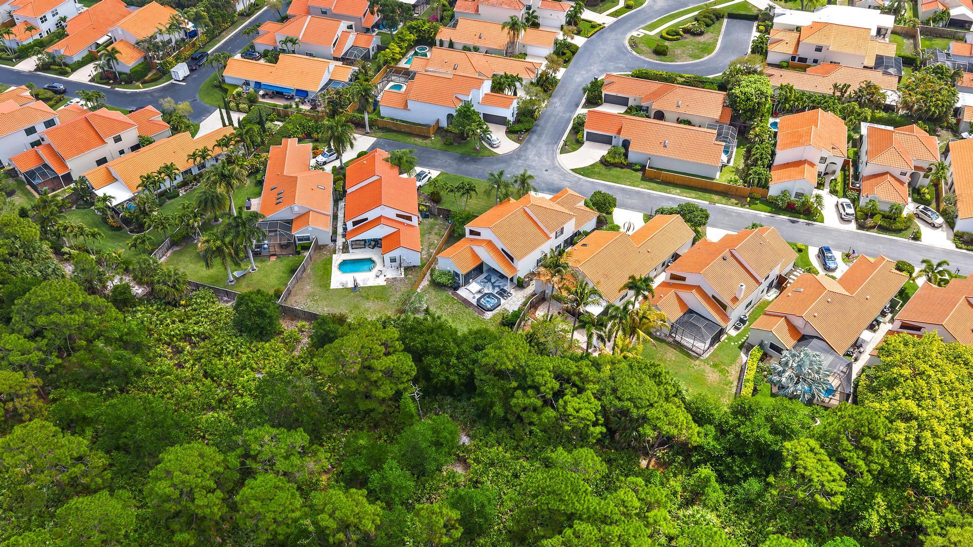 2596 La Cristal Circle