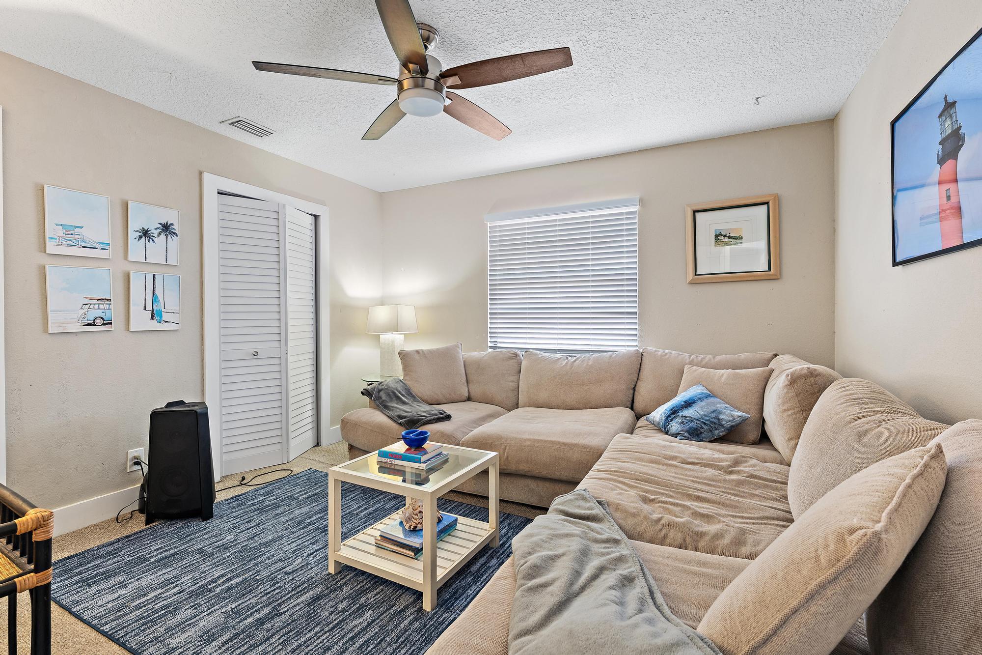 2596 La Cristal Circle