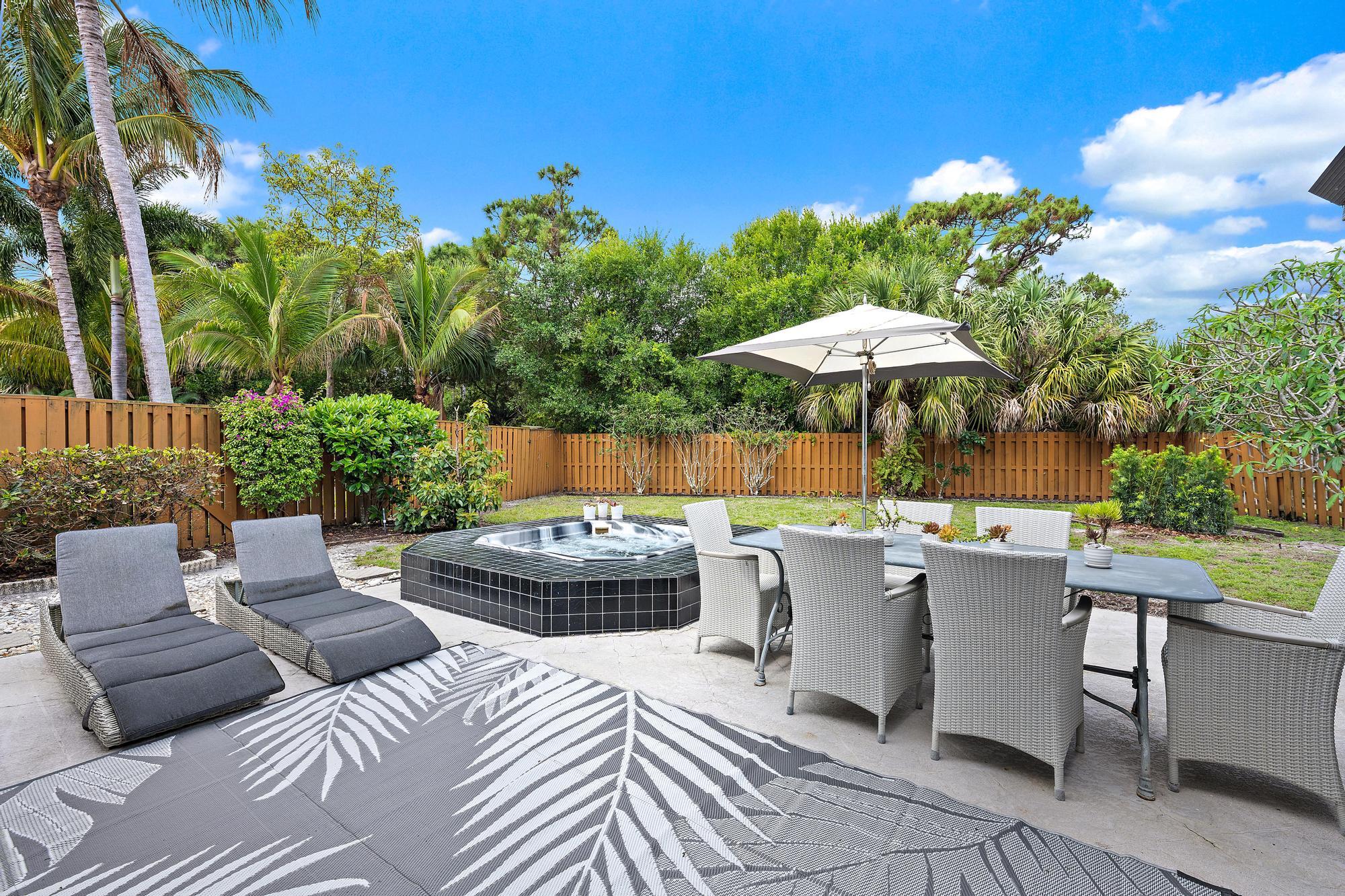 2596 La Cristal Circle