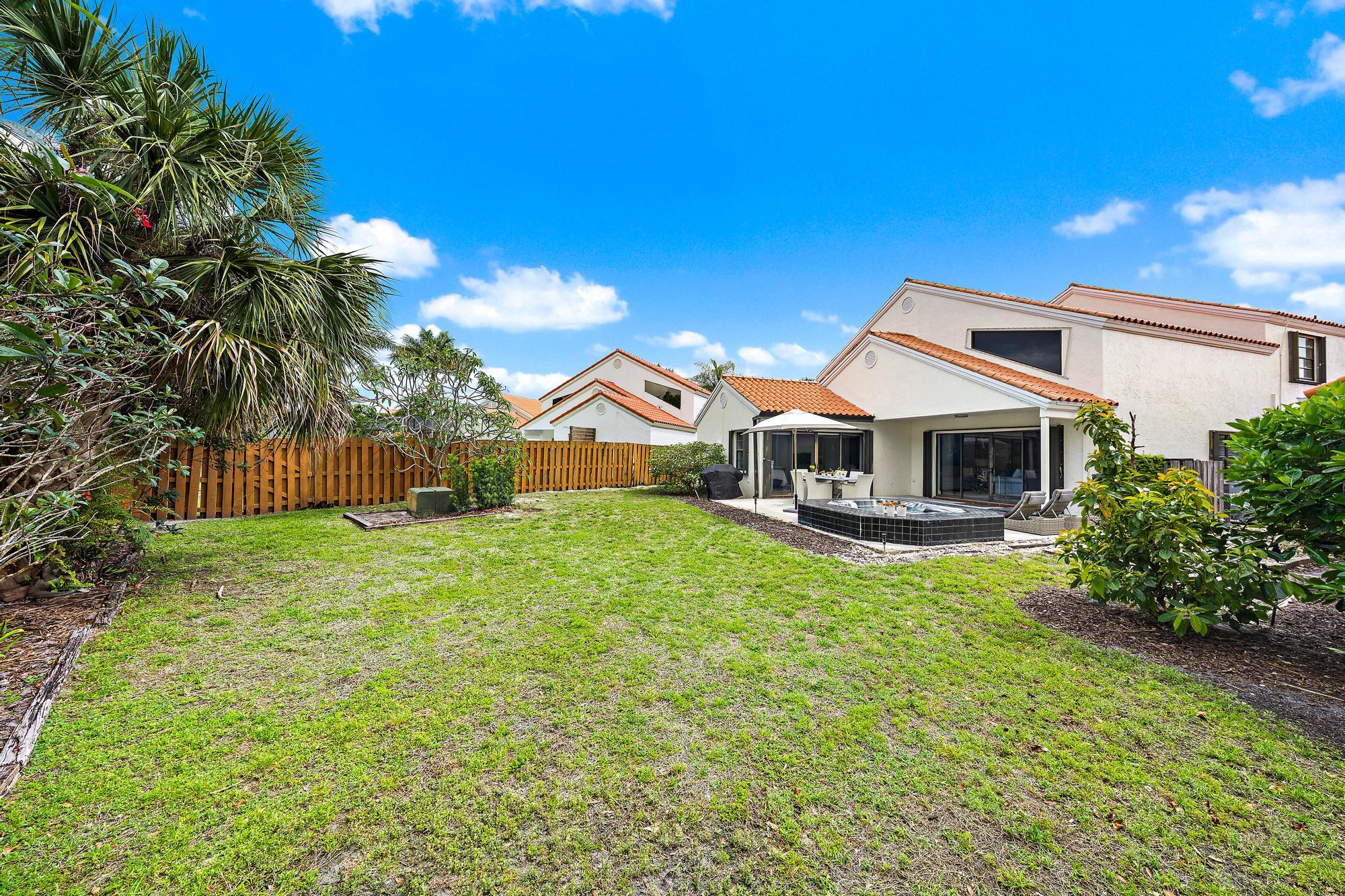2596 La Cristal Circle