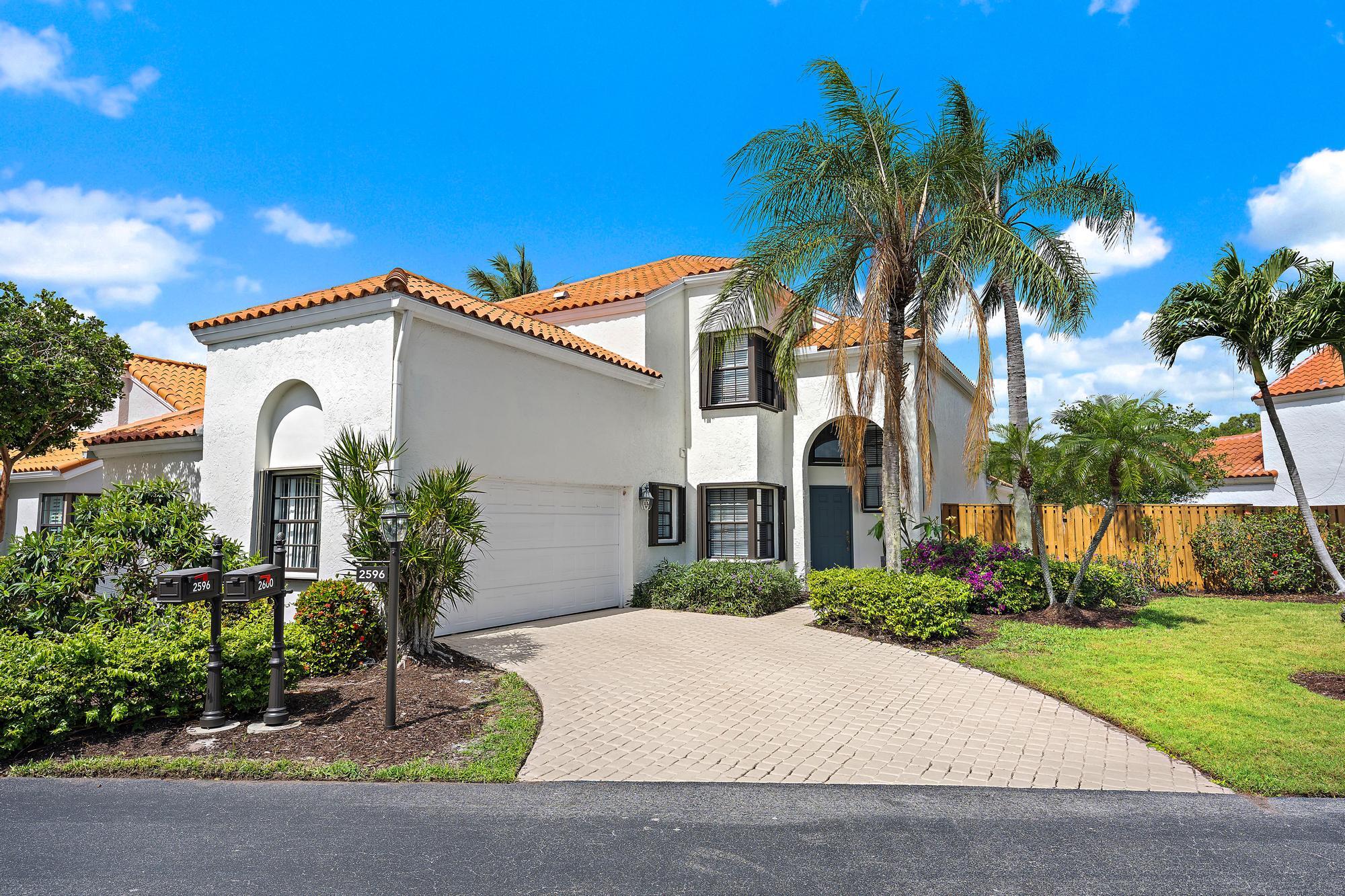 2596 La Cristal Circle