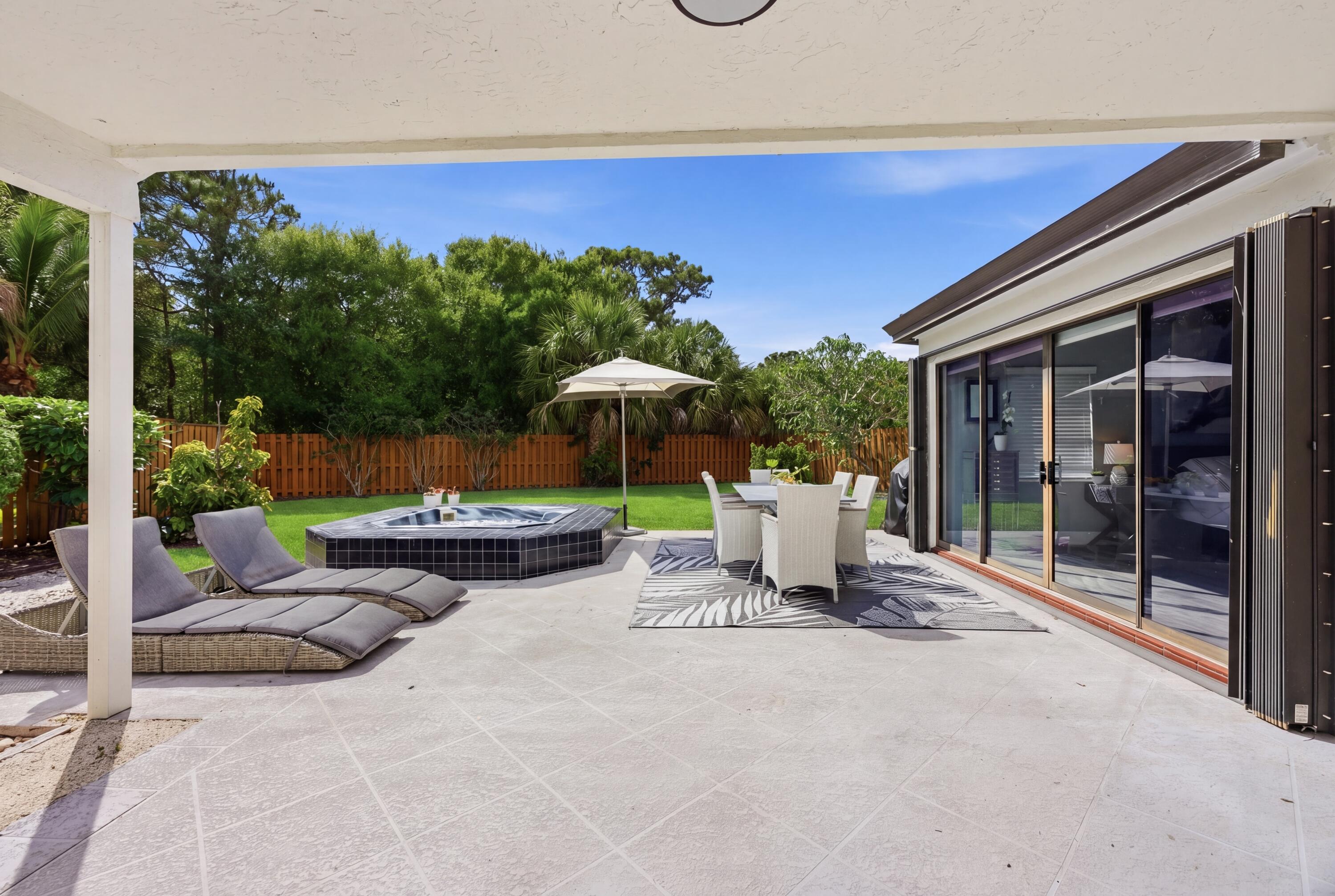 2596 La Cristal Circle