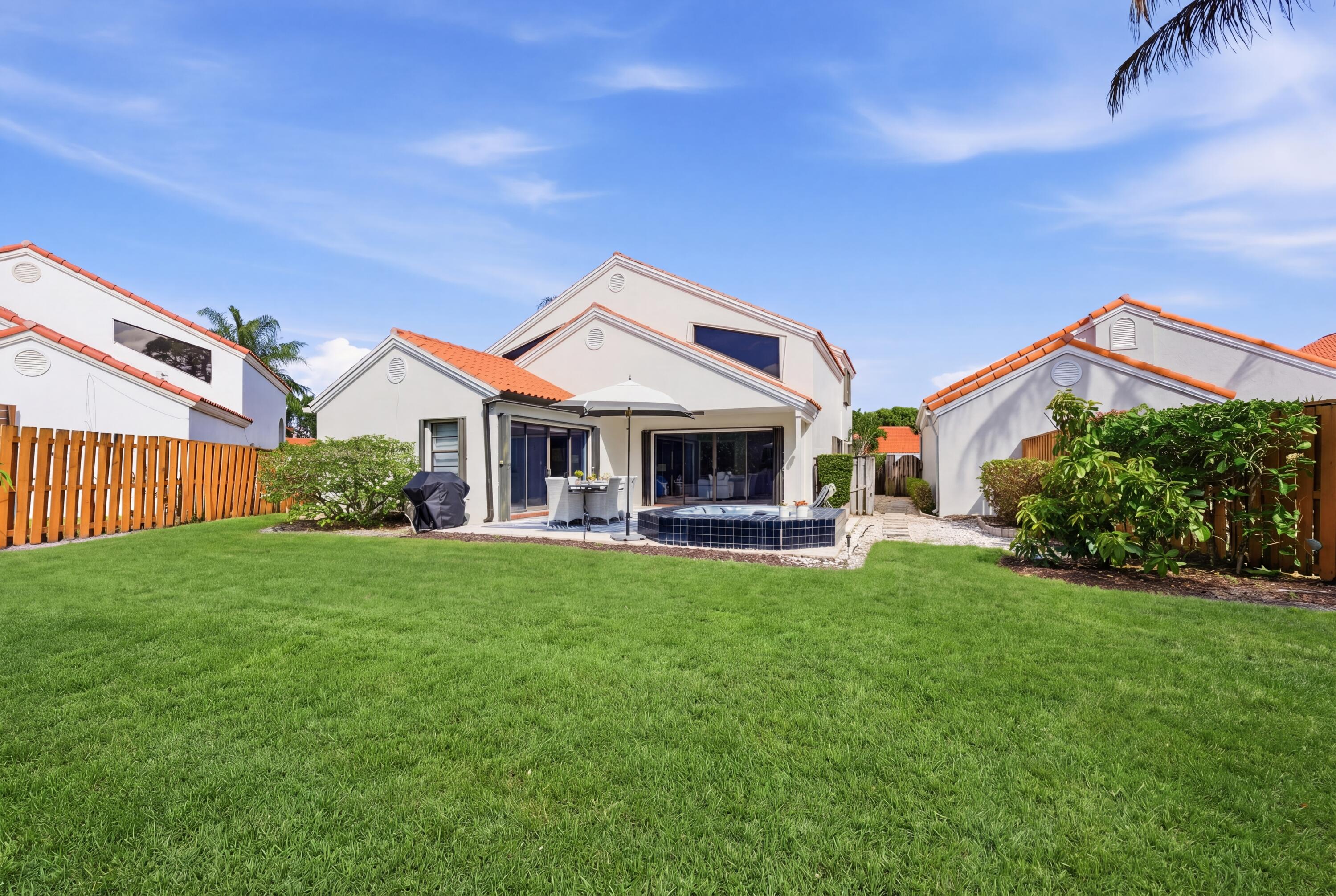 2596 La Cristal Circle