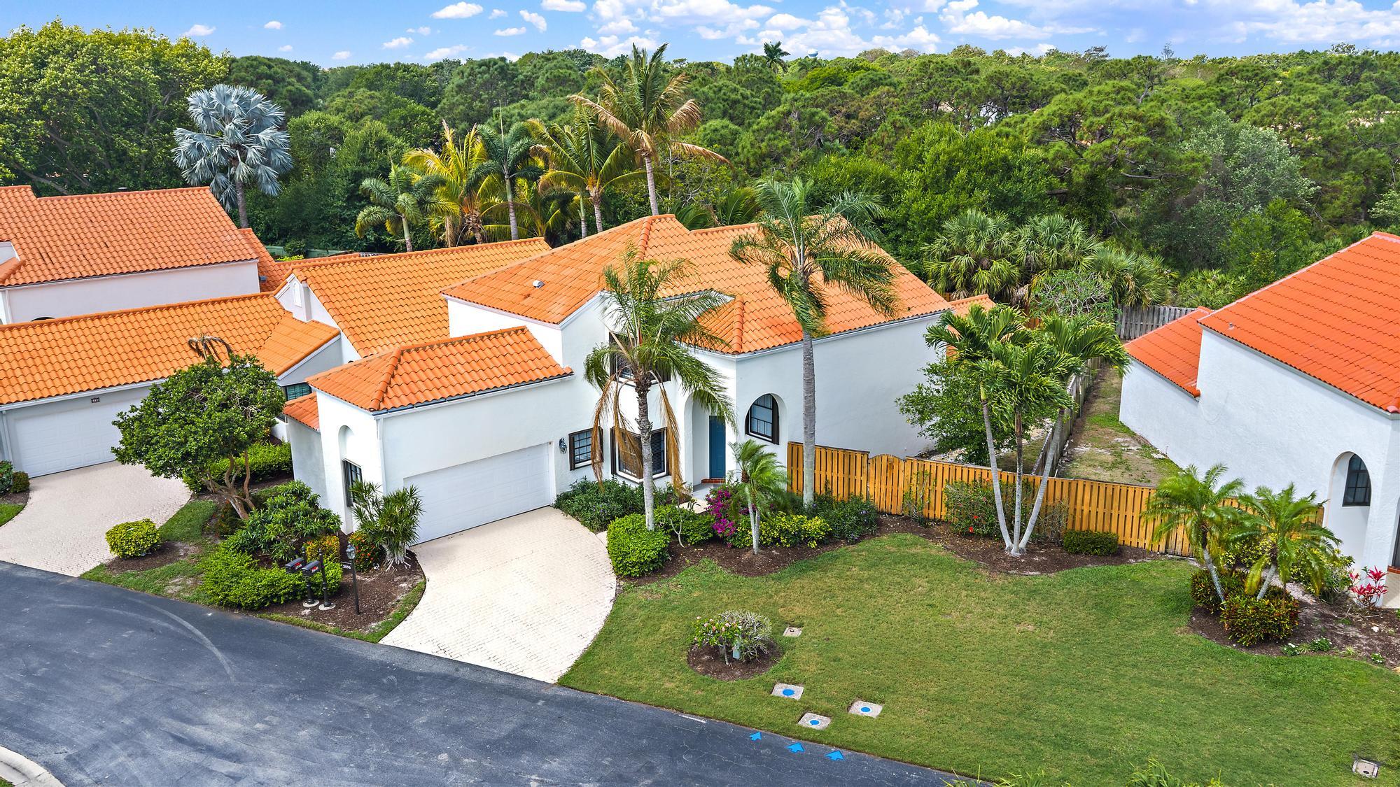 2596 La Cristal Circle