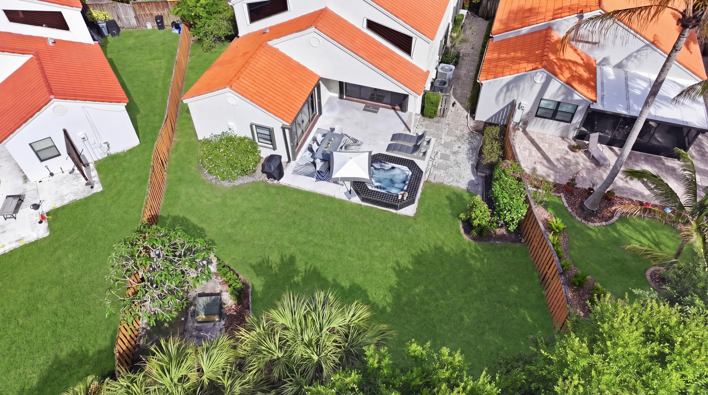 2596 La Cristal Circle