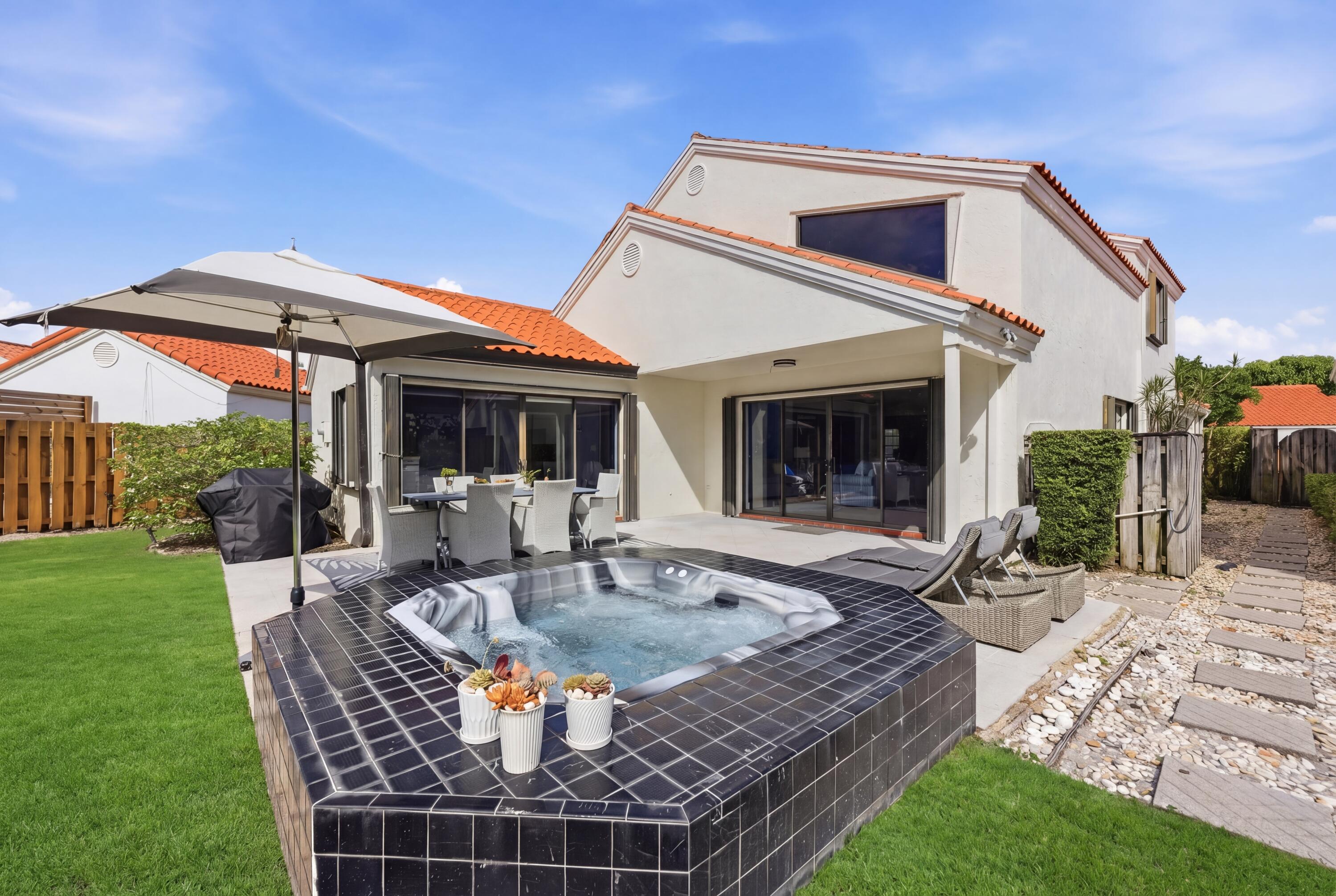 2596 La Cristal Circle