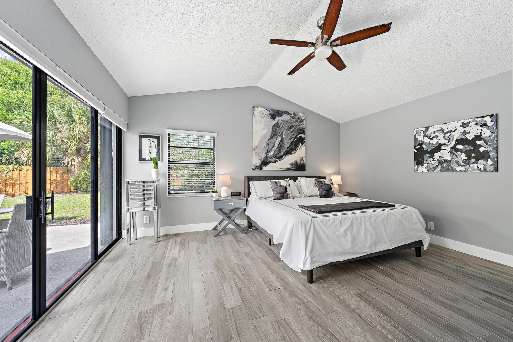 2596 La Cristal Circle