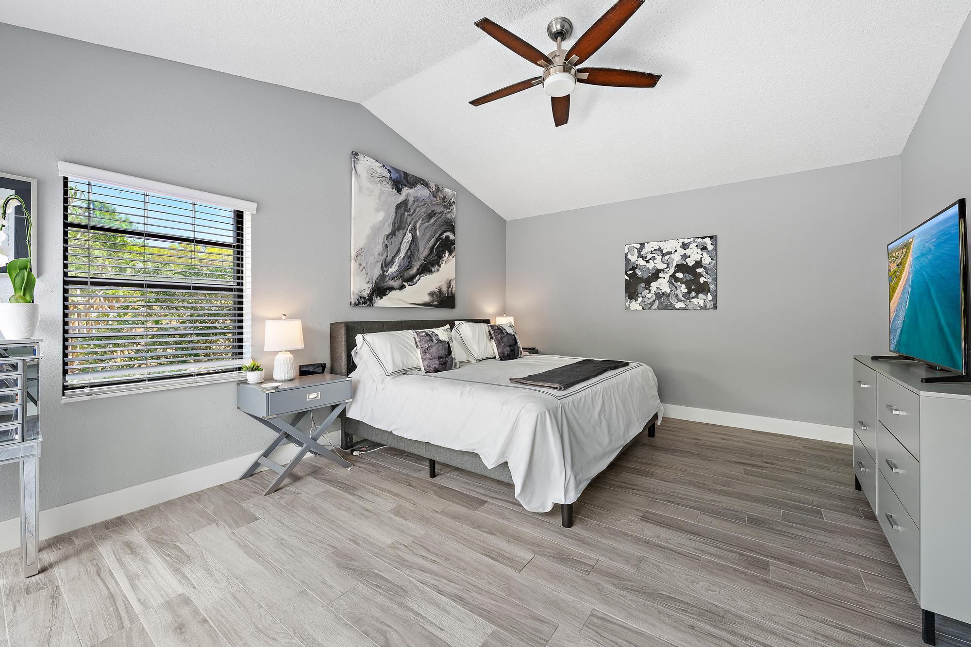2596 La Cristal Circle