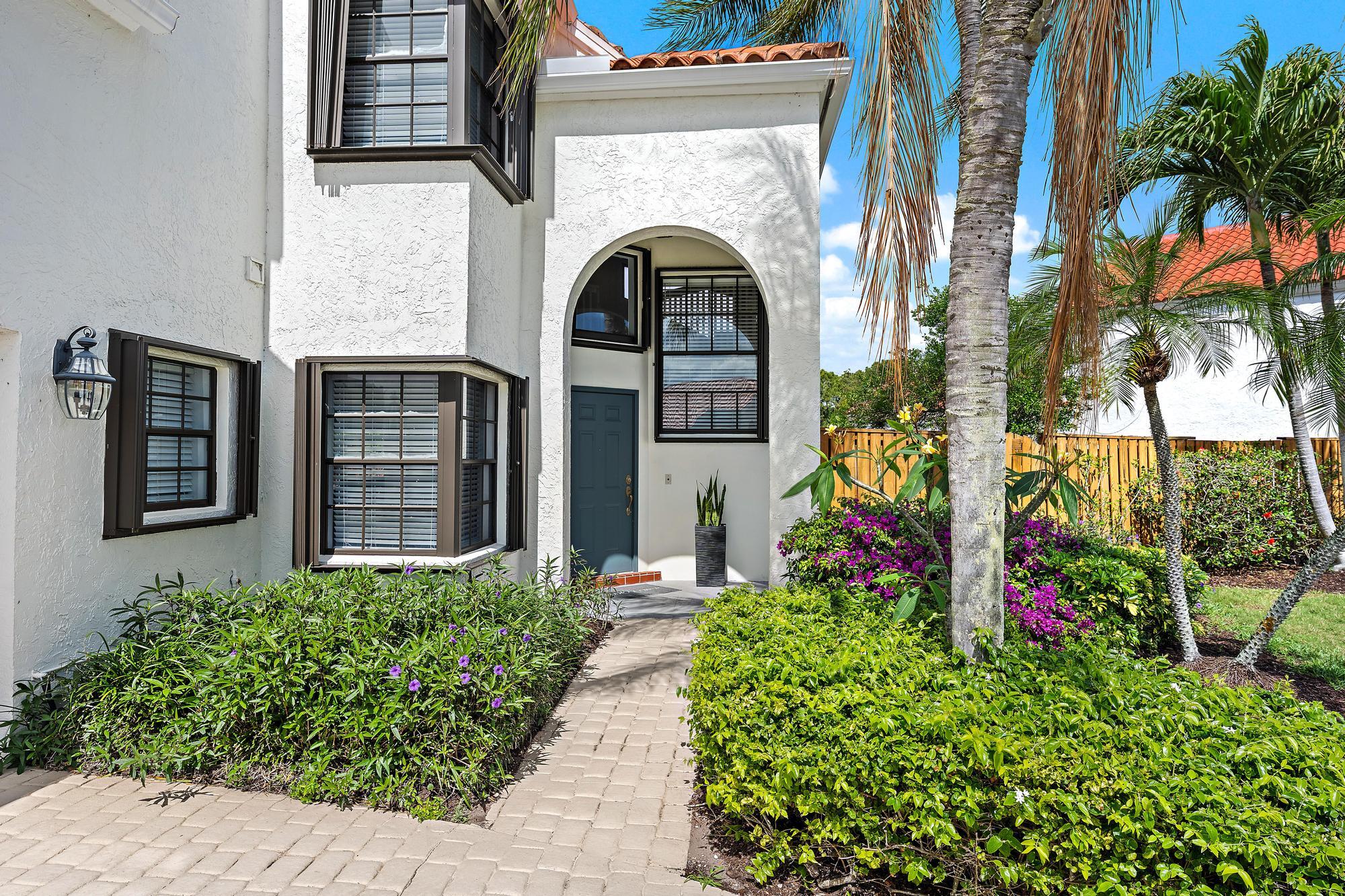 2596 La Cristal Circle