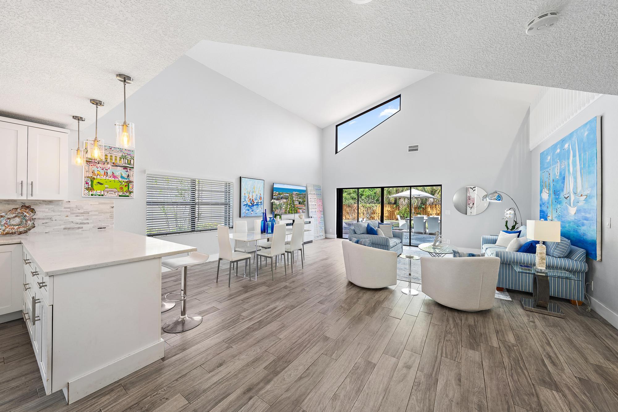 2596 La Cristal Circle